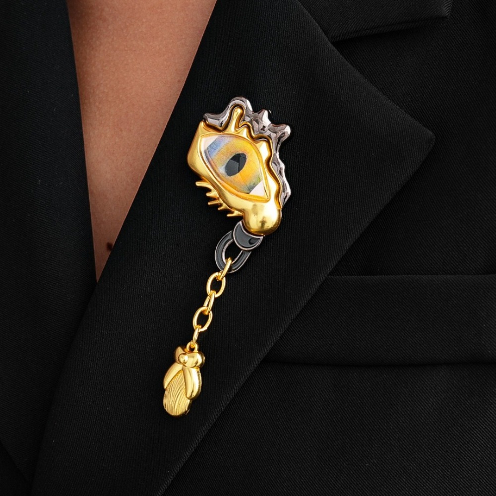 Women Accessories Jewelry - ハイエンドメタルアイティアドロップタッセルブローチピン女性用ファッションユニークなバッジコートスーツの襟ジュエリーアクセサリー
