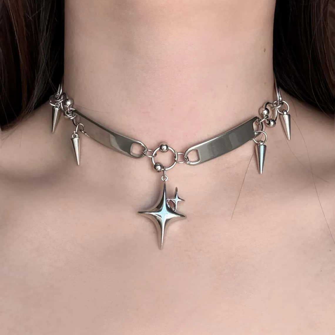 Women'S Accessories Designer - パンクスターリベットチョーカー、ロックジュエリー、Y2kアクセサリー、ヒッピー、ゴス、デザインセンス、スパイク、クロススター、ノーズリングチャーム、女性用ネックレス