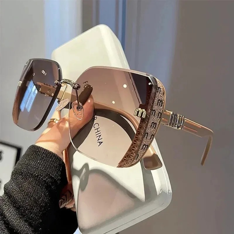 Women'S Accessories Designer - カットエッジサングラス女性用グラデーションティーハーフフレームファイングリッターライト高級レターデザイン新しい売れ筋ファッションアクセサリー