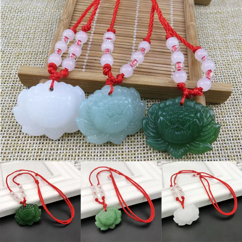 Women Accessories To Gift - 天然の緑色の翡翠で作られた蓮の花のペンダントビーズネックレス。お守りとしても使える、女性向けの幸運を呼ぶアクセサリー。手彫り。ギフトにも最適。