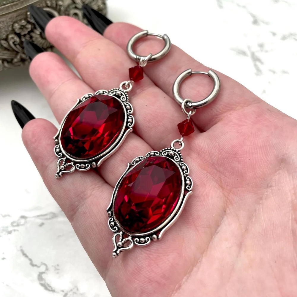 ビクトリア朝のゴシック幾何学多面オーバルブラックレッドクリス - Women'S Victorian Accessories のレビューと価格