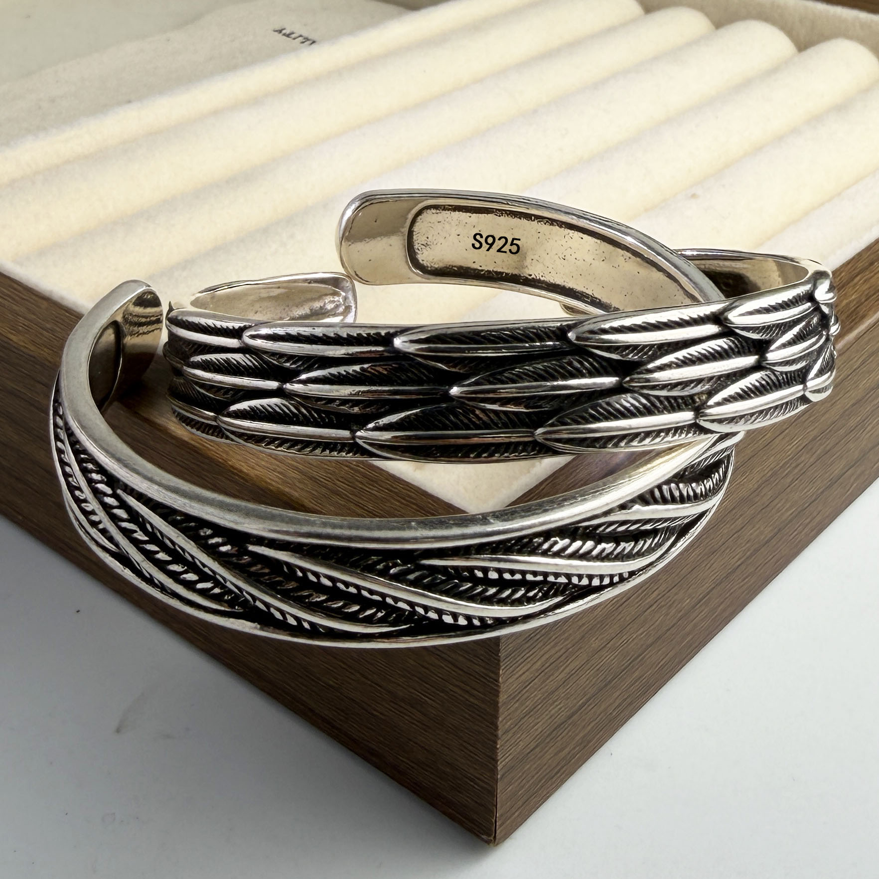 100% ソリッド 925 スターリングシルバー メタルブレ - Resin Bangle Bracelet のレビューと価格
