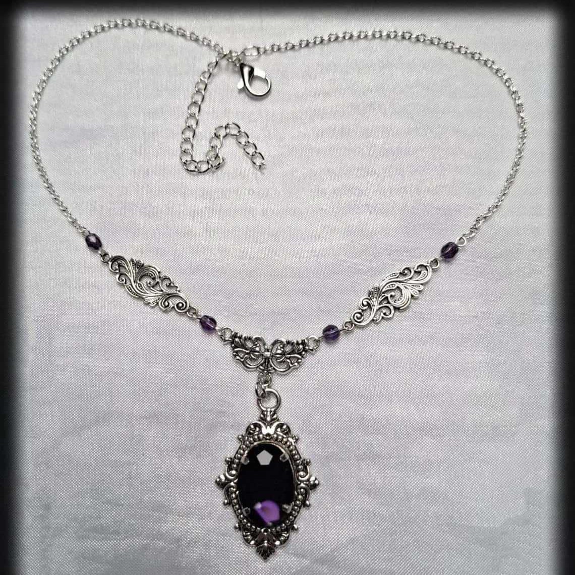 パープルマジックウォータードロップネックレス、ゴシックジュエ - Women'S Victorian Accessories のレビューと価格