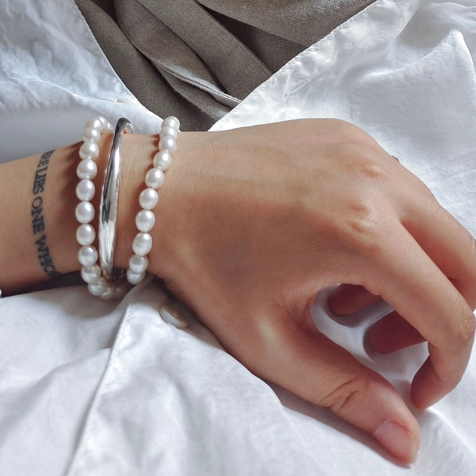 男性と女性のための925スターリングシルバーメタルブレスレッ - Resin Bangle Bracelet のレビューと価格