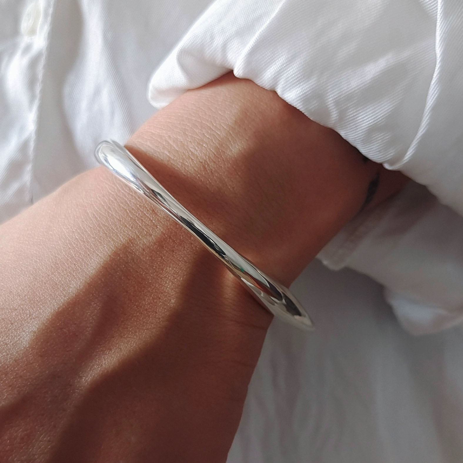 男性と女性のための925スターリングシルバーメタルブレスレッ - Resin Bangle Bracelet のレビューと価格