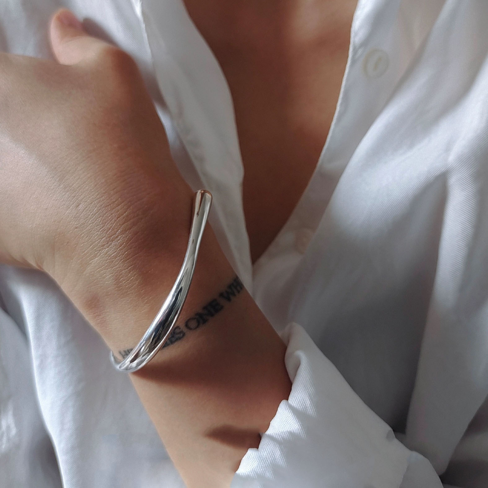 男性と女性のための925スターリングシルバーメタルブレスレッ - Resin Bangle Bracelet のレビューと価格