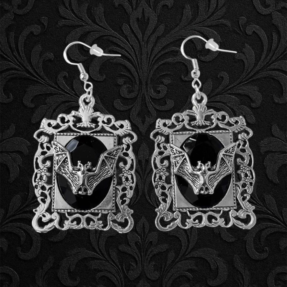 ヴァンパイアバットイヤリング、ゴシックジュエリー、魔術アクセ - Women'S Victorian Accessories のレビューと価格